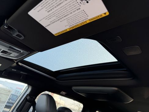 Used 2026 Toyota Sienna Platinum image 8