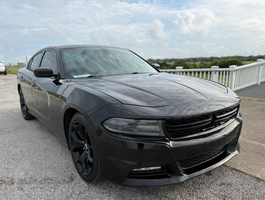 Used 2017 Dodge Charger R/T w/ Plus Group RWD image 3