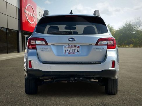 Used 2016 Subaru Outback 2.5i Premium AWD/4WD image 8