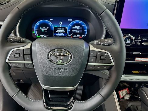New 2026 Toyota Highlander Limited AWD/4WD image 11