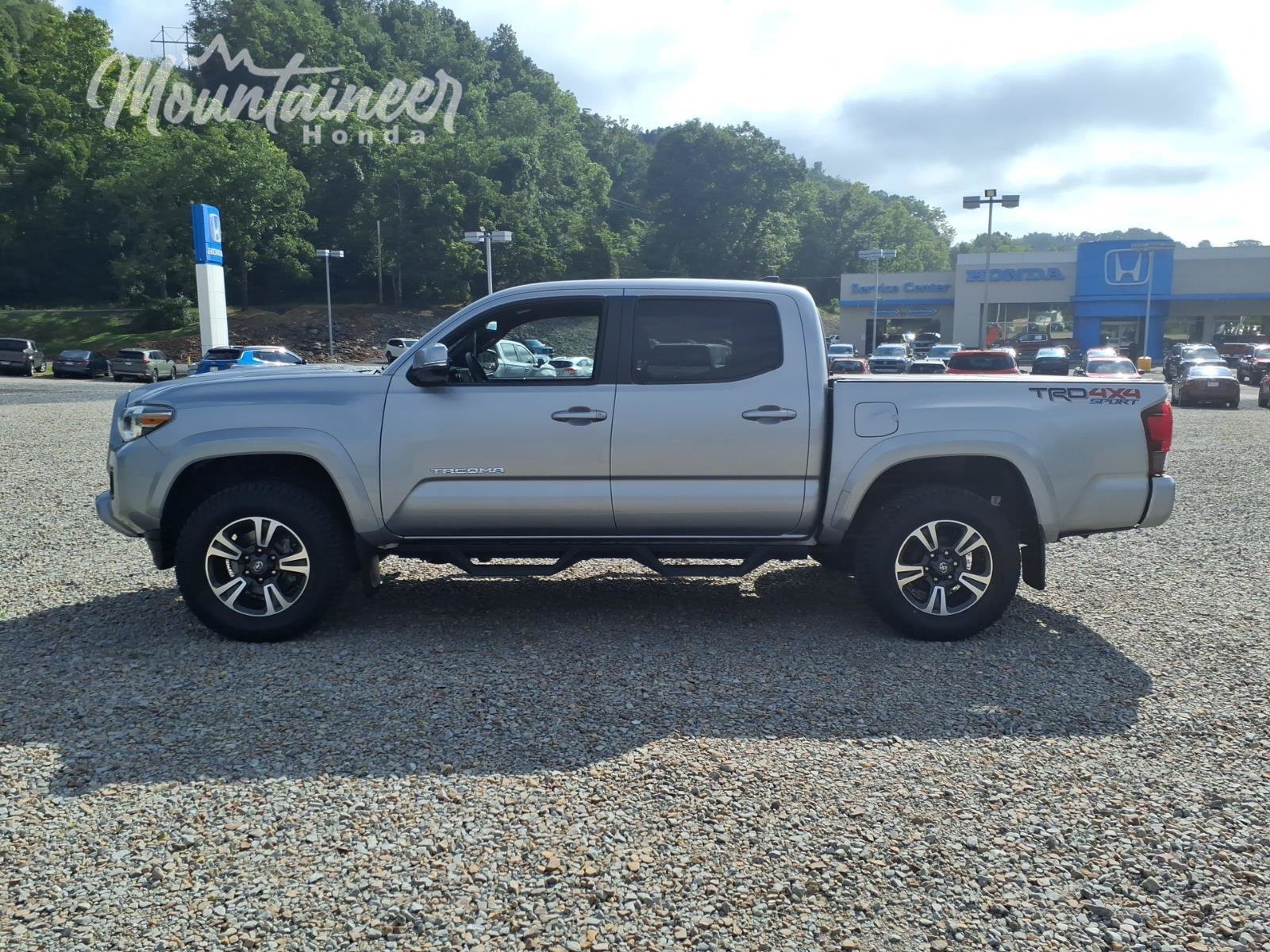 Used 2019 Toyota Tacoma TRD Sport AWD/4WD image 8