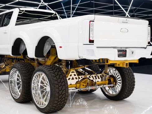 Used 2025 Ford F550 4x4 Crew Cab Super Duty image 19