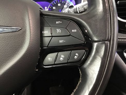 Used 2022 Chrysler Pacifica Limited w/ S Appearance Package FWD image 43