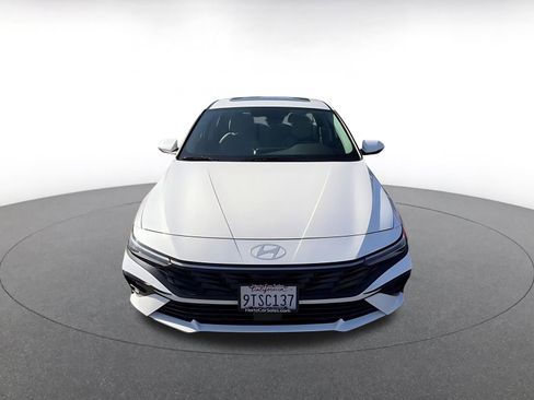 Used 2025 Hyundai Elantra Limited image 4