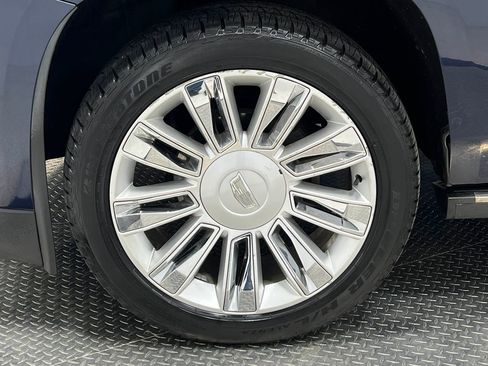 Used 2017 Cadillac Escalade ESV Platinum image 41