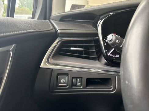 Certified 2019 Cadillac XT5 Luxury FWD image 17
