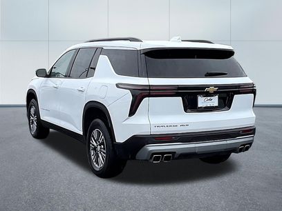 Used 2025 Chevrolet Traverse LT