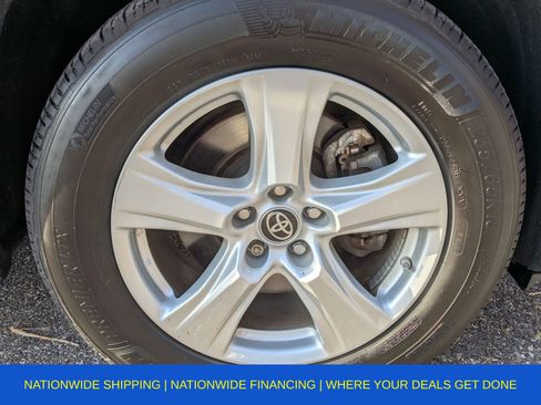 Used 2023 Toyota Highlander L image 12