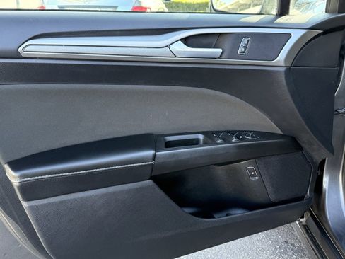 Used 2020 Ford Fusion SE image 19