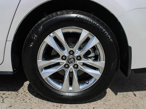 Used 2024 Toyota Sienna Limited FWD image 11
