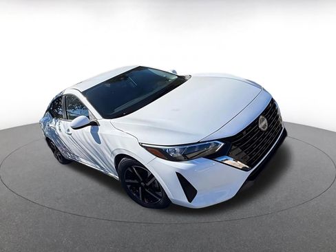 Used 2025 Nissan Sentra SV image 4