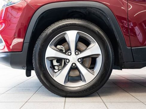 Used 2021 Jeep Cherokee Limited w/ Elite Package AWD/4WD image 7