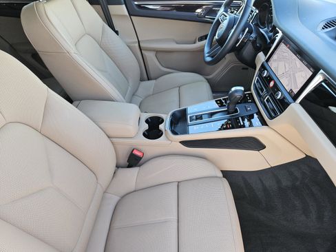 Certified 2025 Porsche Macan S image 15