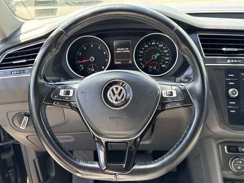 Used 2018 Volkswagen Tiguan SE AWD/4WD image 18