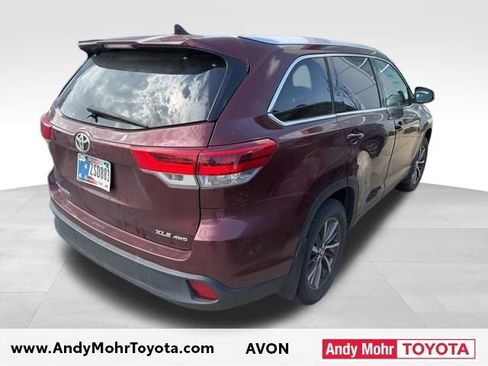 Used 2017 Toyota Highlander XLE image 4