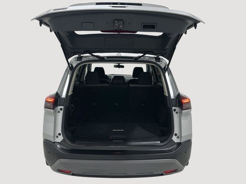 Used 2023 Nissan Rogue SV image 25