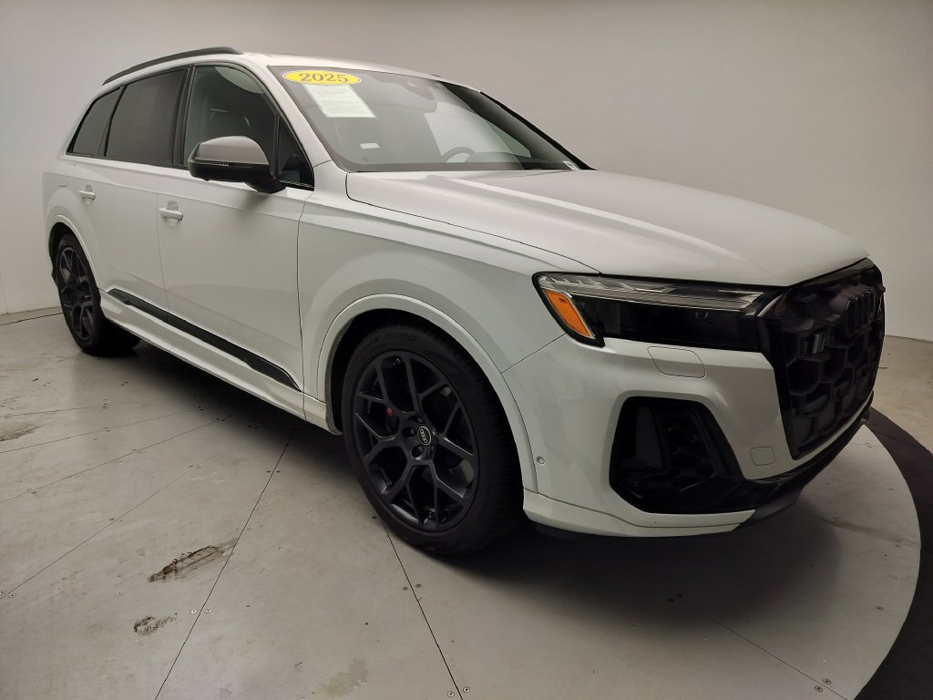 Used 2025 Audi SQ7 Premium Plus w/ Executive Package AWD/4WD image 2