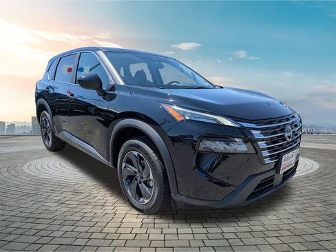 Certified 2026 Nissan Rogue SV AWD/4WD image 2