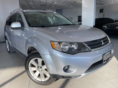 Used 2009 Mitsubishi Outlander SE image 1