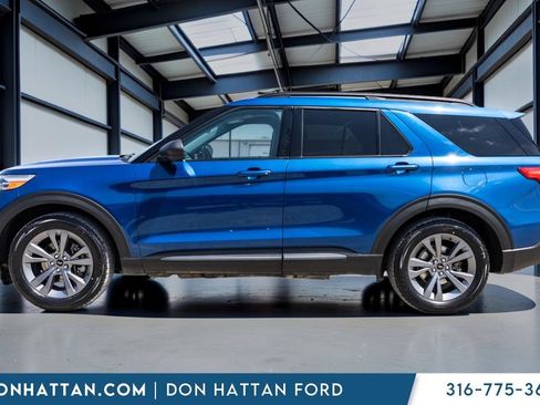 Used 2021 Ford Explorer XLT w/ Equipment Group 202A AWD/4WD image 3