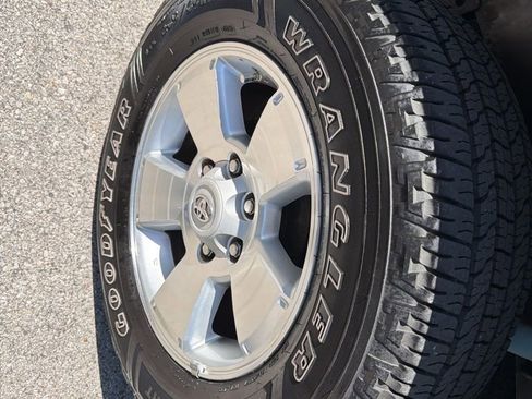 Used 2013 Toyota Tacoma PreRunner w/ TRD Sport Pkg image 15