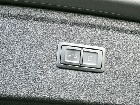 Used 2023 Audi Q5 e Premium AWD/4WD image 25