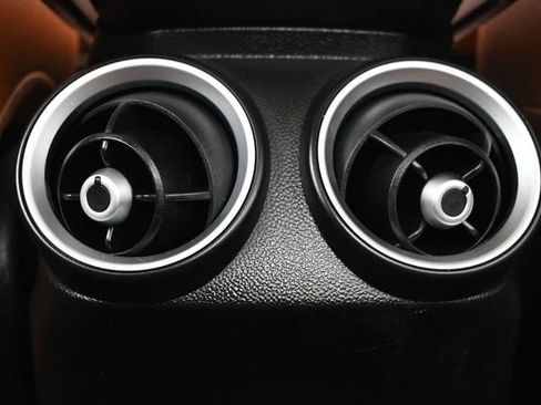 Used 2019 Alfa Romeo Giulia RWD image 17