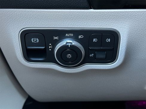 Certified 2025 Mercedes-Benz GLA 250 image 32