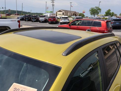 Used 2024 Chevrolet Trax ACTIV w/ Sunroof Package FWD image 4