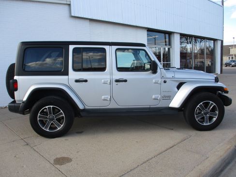 Used 2023 Jeep Wrangler Sahara image 8