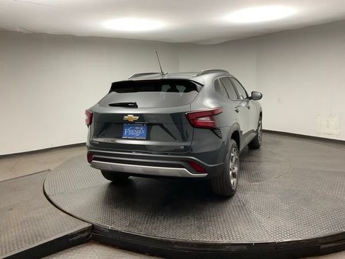 New 2026 Chevrolet Trax LT w/ LT Convenience Package FWD image 7