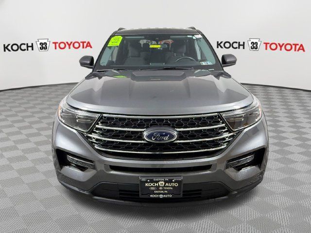 Used 2024 Ford Explorer XLT AWD/4WD image 2