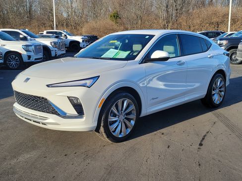 Certified 2025 Buick Envista Avenir image 2