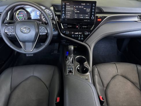 Used 2022 Toyota Camry XSE FWD image 13