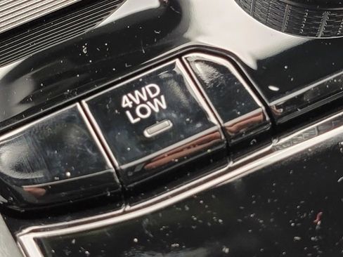 Used 2023 Jeep Grand Cherokee Overland w/ Luxury Tech Group IV image 9