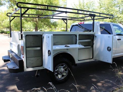 Used 2022 RAM 2500 Tradesman w/ Chrome Appearance Group AWD/4WD image 19
