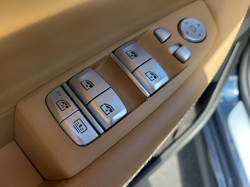 Used 2022 BMW 750i xDrive w/ Luxury Rear Seating Package AWD/4WD image 18