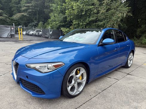Used 2018 Alfa Romeo Giulia Ti Sport w/ Quick Order Package 22U Sport RWD image 4