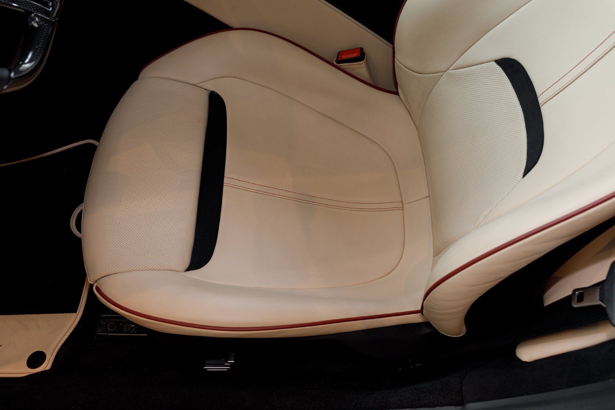 Used 2023 Ferrari Roma RWD image 30