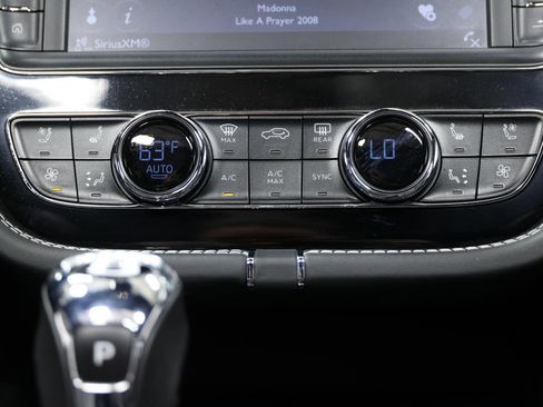 Used 2018 Bentley Bentayga AWD/4WD image 44