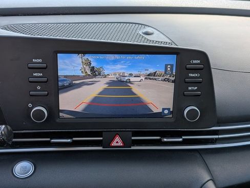 Used 2021 Hyundai Elantra SEL image 15