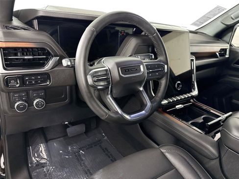Used 2025 GMC Yukon Denali AWD/4WD image 4
