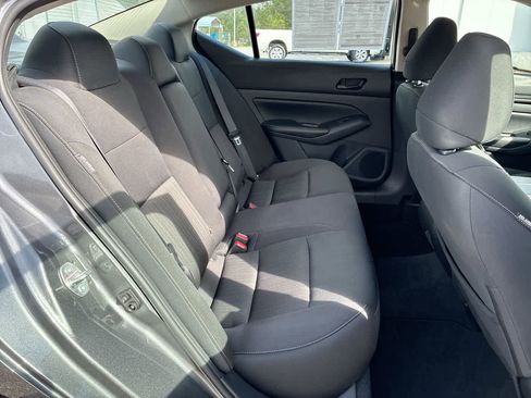 Used 2025 Nissan Altima 2.5 SV FWD image 25