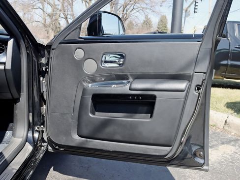 Used 2015 Rolls-Royce Ghost RWD image 44