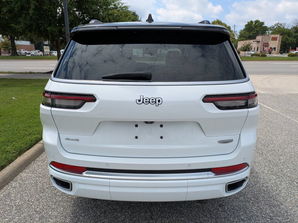 Used 2024 Jeep Grand Cherokee L Summit w/ Luxury Tech Group V AWD/4WD image 9