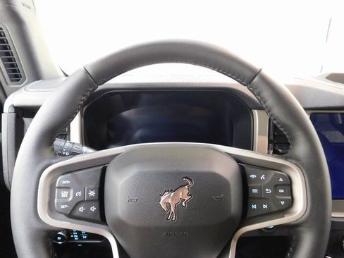 New 2025 Ford Bronco Outer Banks w/ Black Appearance Package image 6