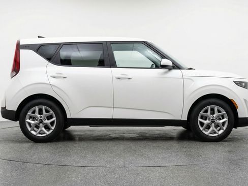 Used 2025 Kia Soul LX w/ LX Technology Package image 11