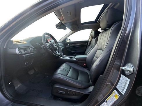 Used 2021 Honda Accord Touring image 12