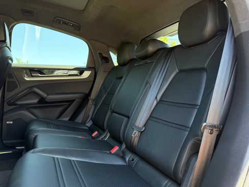 Certified 2024 Porsche Cayenne Coupe AWD/4WD image 30