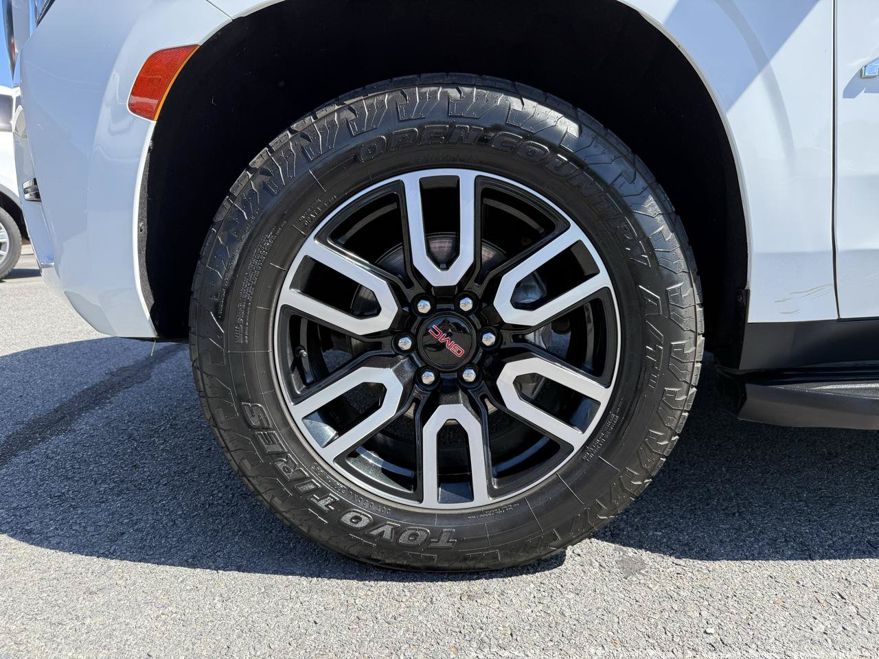 Used 2024 GMC Yukon AT4 w/ Technology Package AWD/4WD image 47